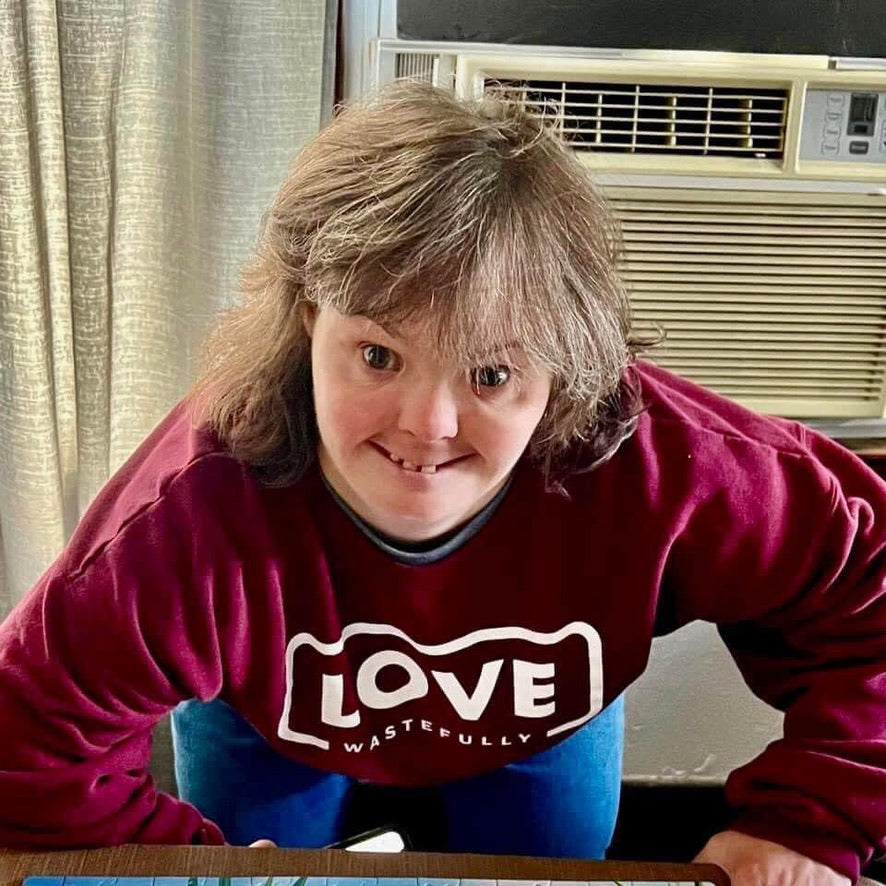 LOVE WASTEFULLY ROUNDED - CREW SWEATSHIRT BURGANDY